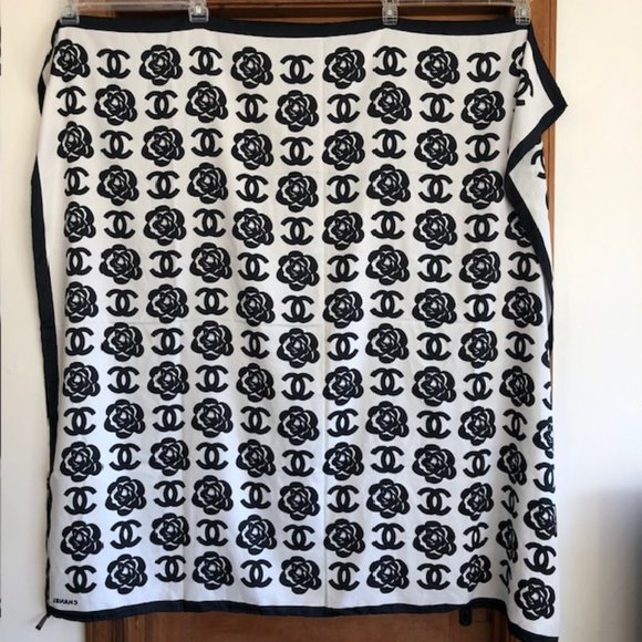 CHANEL CC Camellia Print Black White Silk Scarf Large Square - Picture 4 of 17